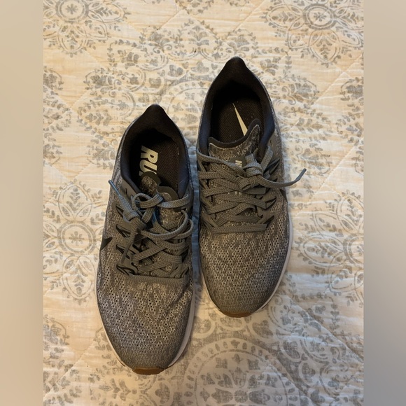 Nike running shoes - Picture 2 of 3